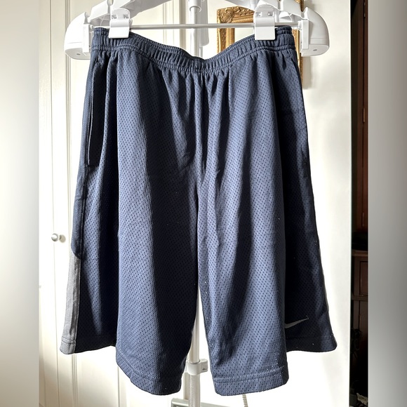 Men’s Nike basketball style shorts - Picture 1 of 3